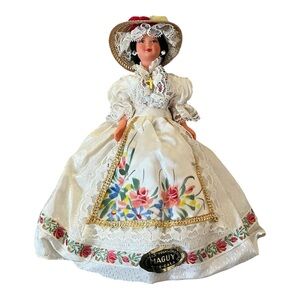 Vintage Poupees Folkloriques Doll